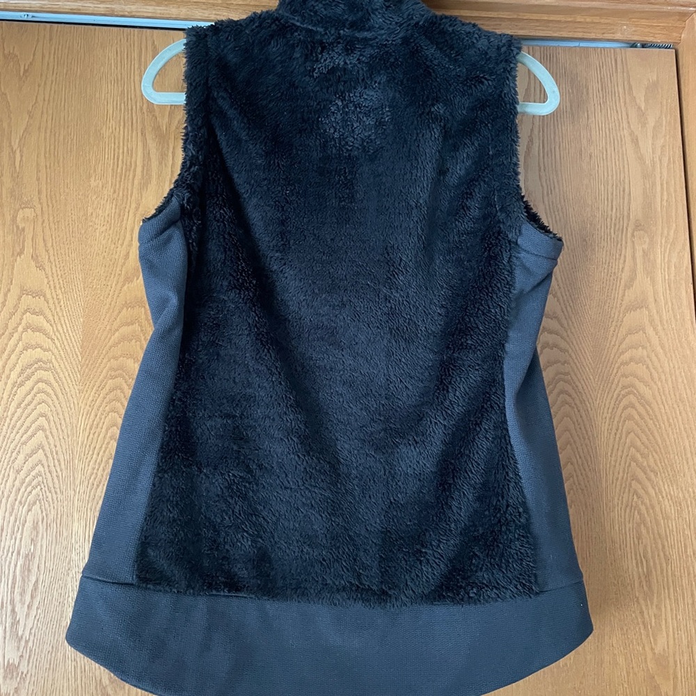 northface small ladies black vest.  brand new but no tags never worn.smoke free